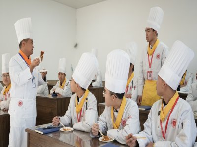 学厨师去后厨当学徒学的