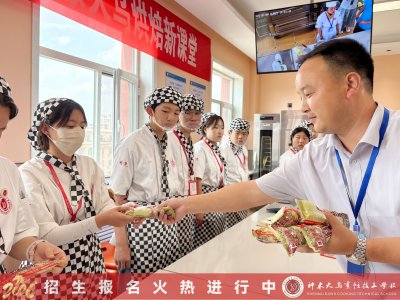 夏日送清凉，关怀暖人心